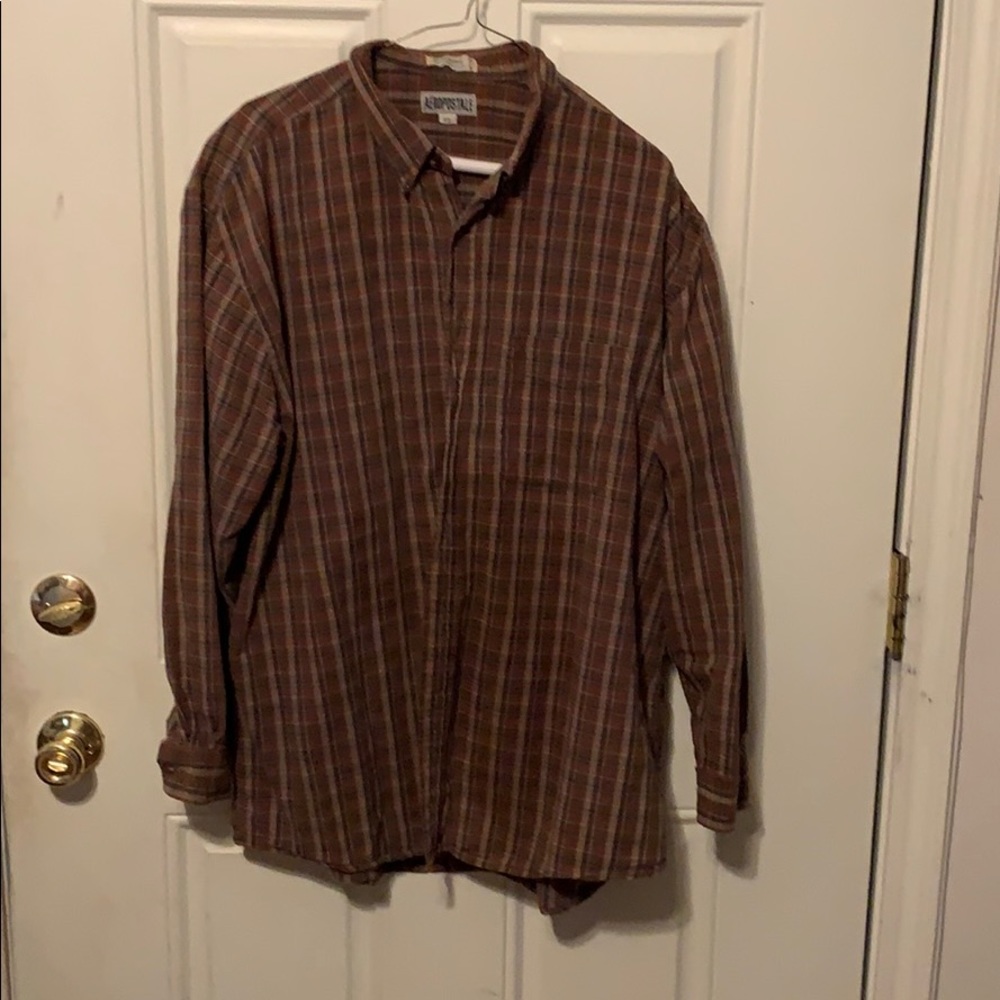 Men’s brown plaid long sleeve button down shirt